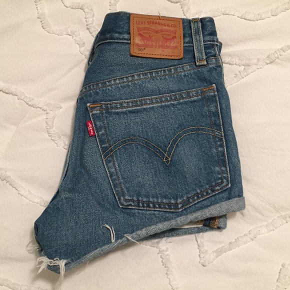 Levi's 501 Shorts - Picture 1 of 4